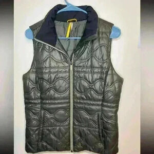 Lolë women’s puffer vest size medium 8/10